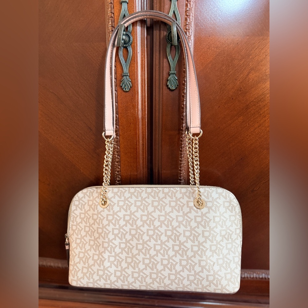 DKNY NWOT Pale Pink and cream Logo
Shoulder Bag Gold Chain Strap, Top Zip - Picture 5 of 9